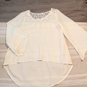 Umgee USA shirt in size medium.